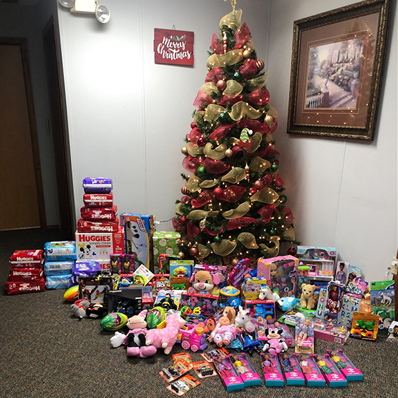 Christmas tree with gifts